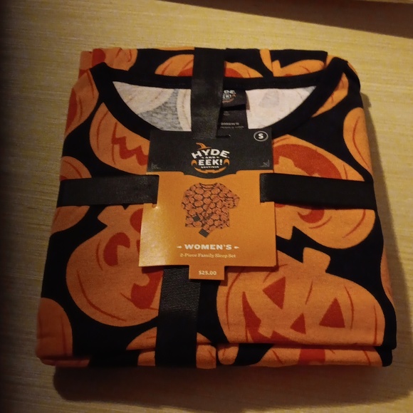 Hyde and Eek 100% Cotton size small pumpkins top and bottom black & oran… - Picture 5 of 5